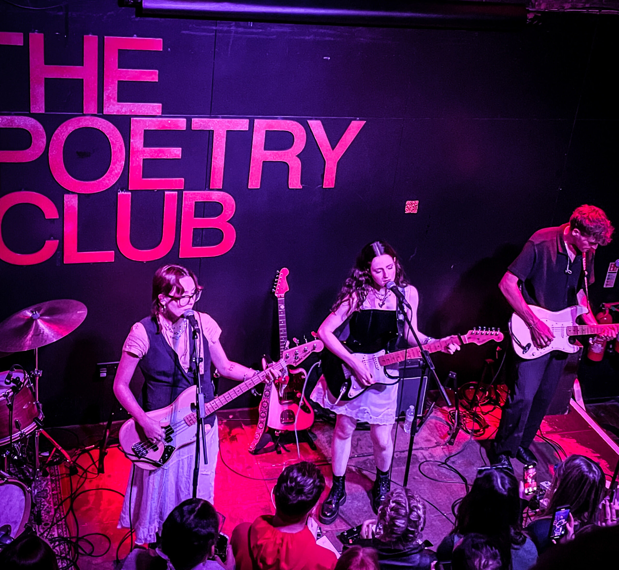 SIOBHÁN WINIFRED HOSTS AN ENCHANTING NIGHT AT POETRYCLUB