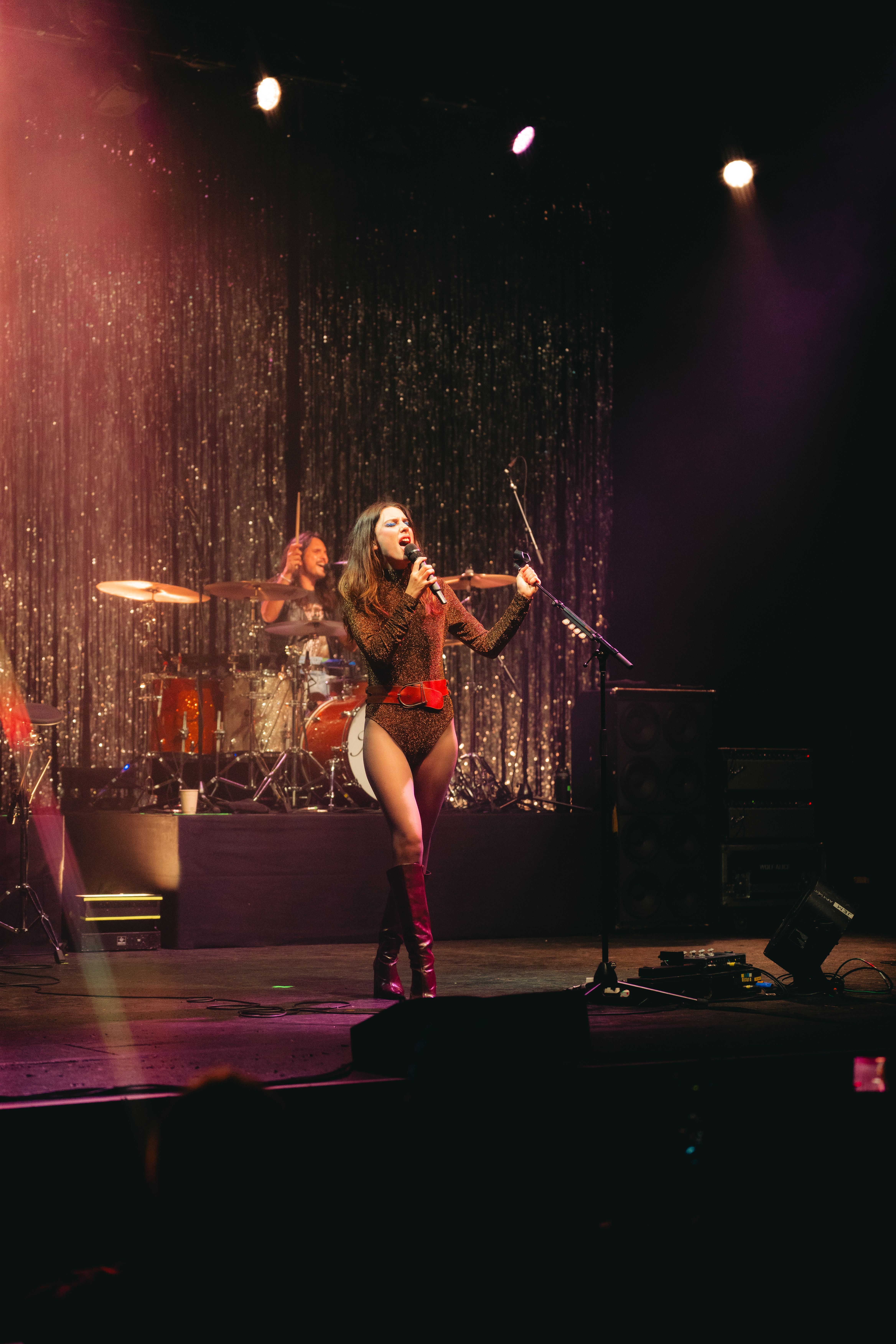 Under the Haze and the Lights, Wolf Alice Close Their North American Tour in Cinematic Fashion