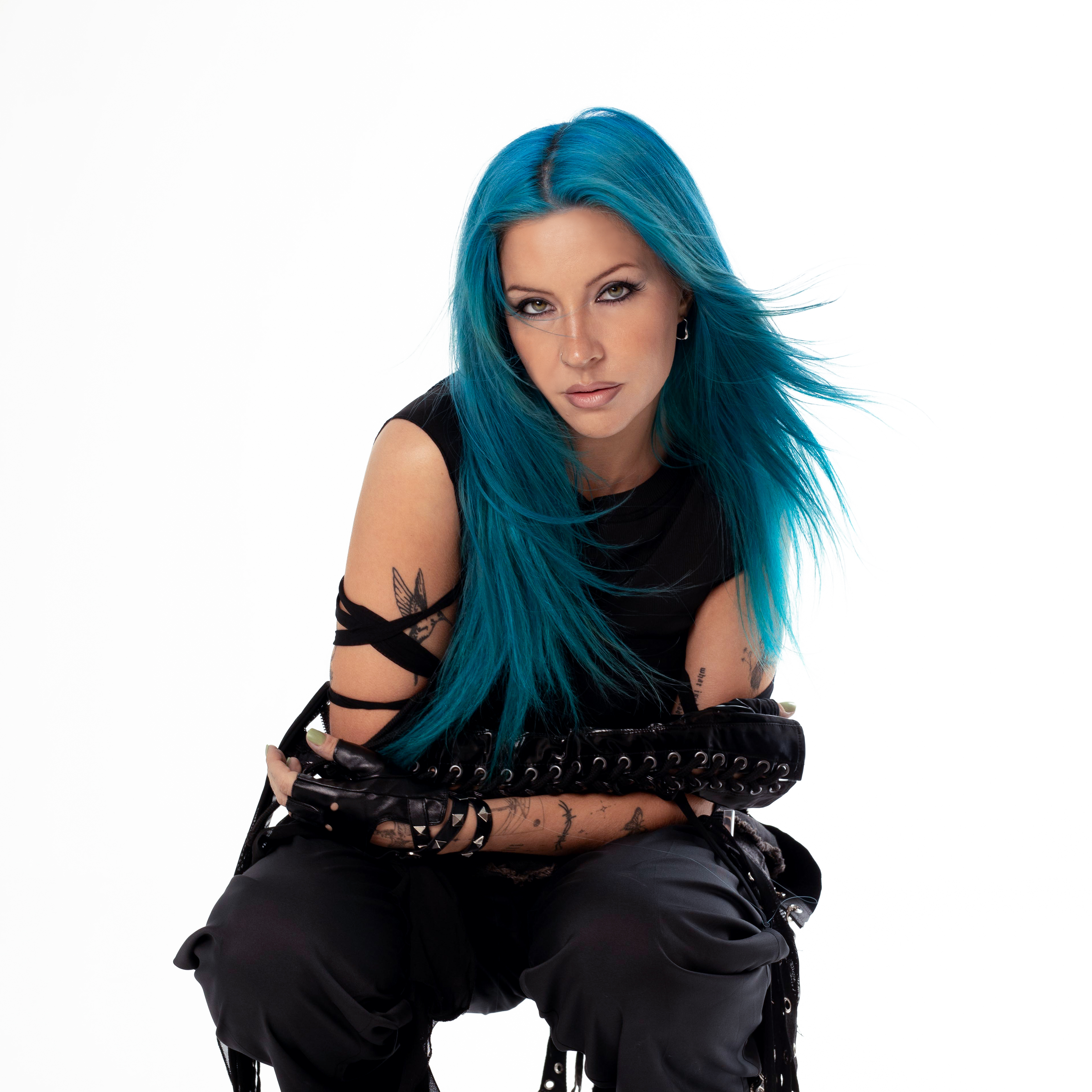 Charlotte Sands Reveals the Depth of Emotions on Sophomore Album ‘Satellite’