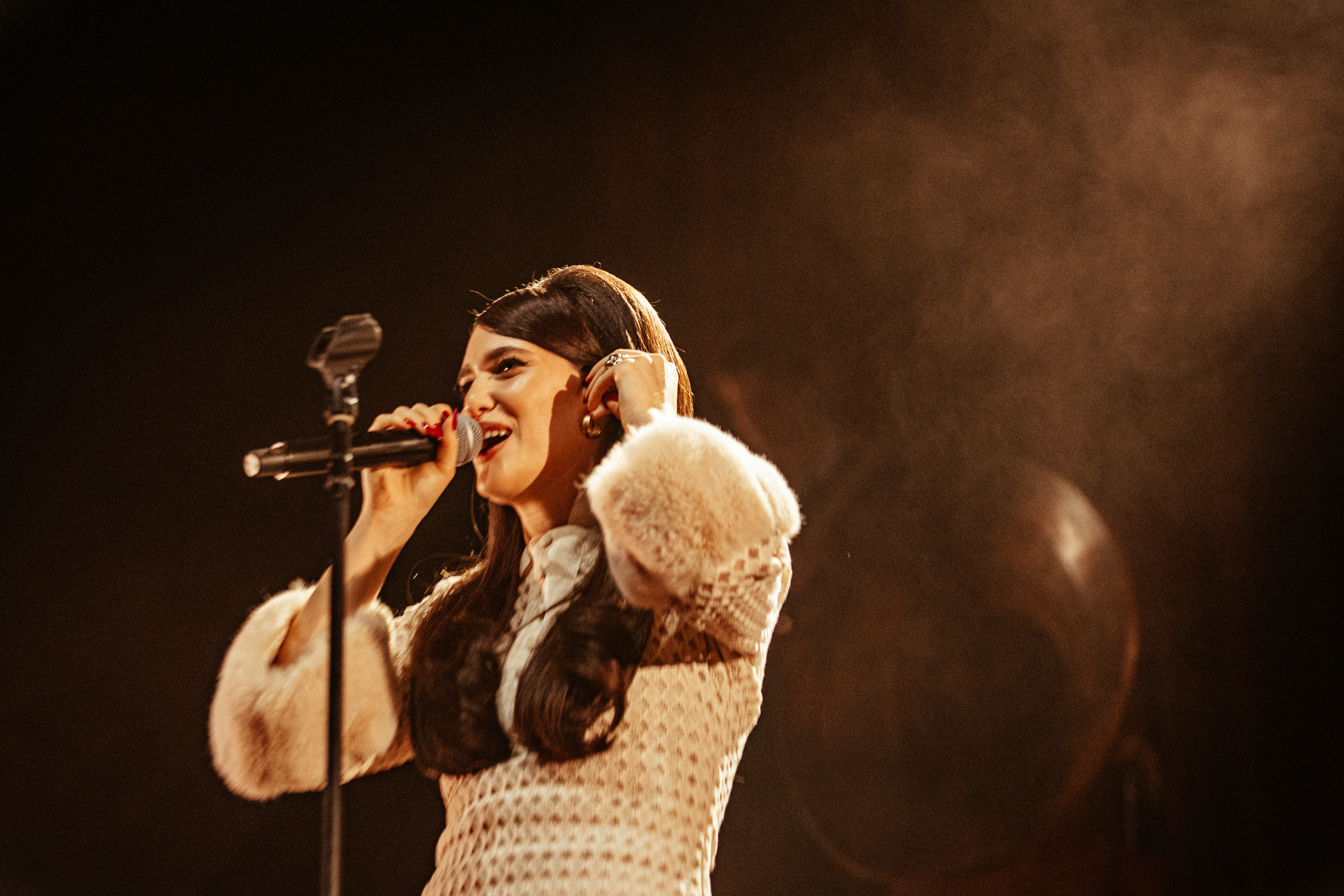 Sienna Spiro Stole The Show in Glasgow