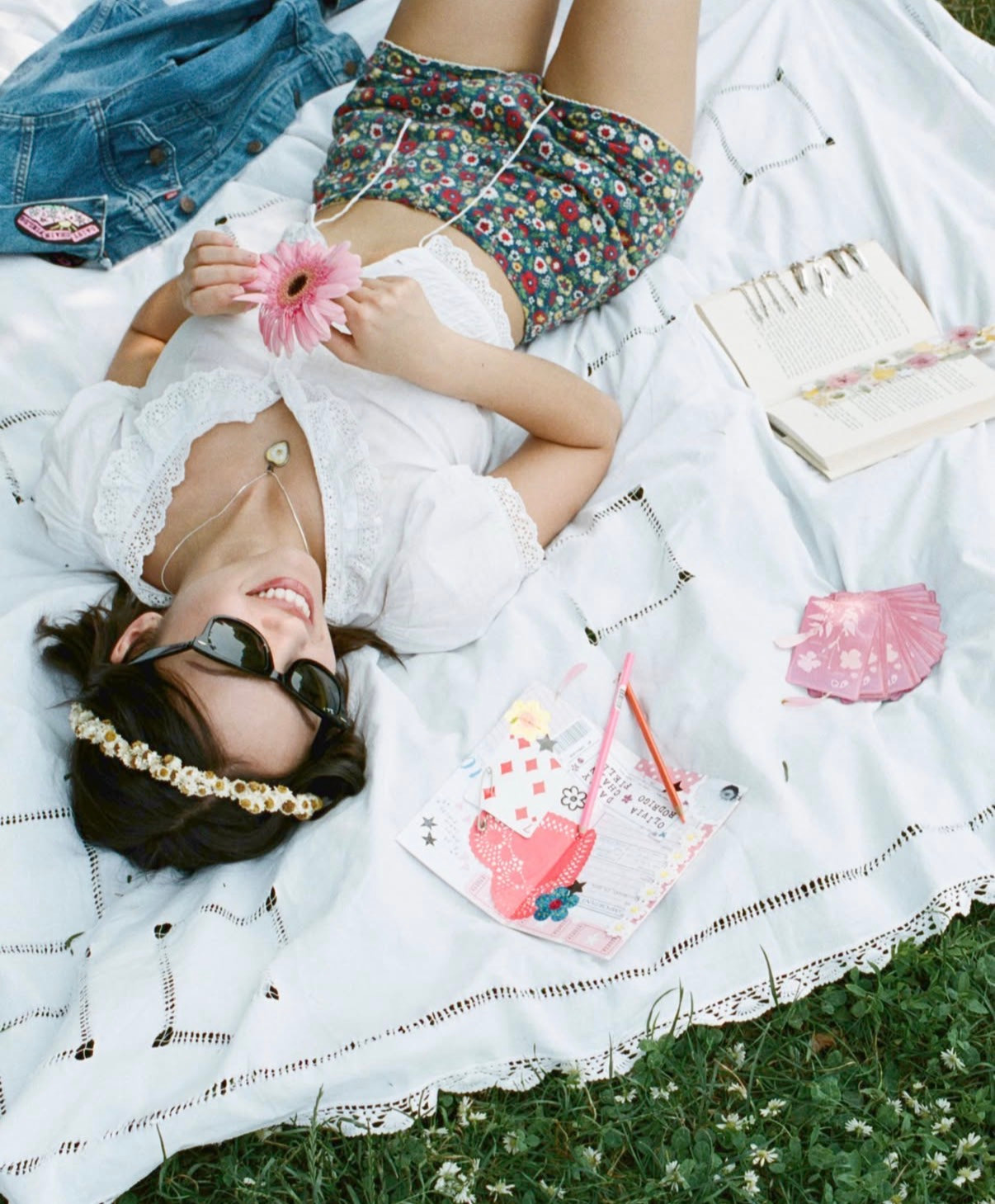 OLIVIA RODRIGO HONORS BOTH LEGENDARY FEMALE ARTISTS AND RISING STARS IN UPCOMING FESTIVAL DAISY CHAINS FIELD