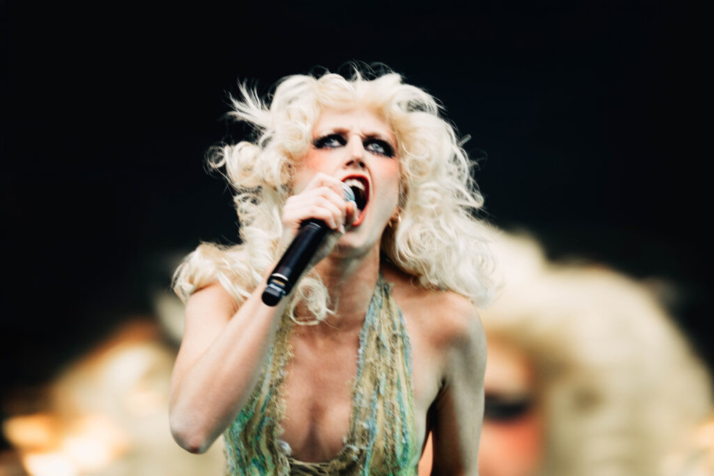 Amyl and the Sniffers (Romy Caton-Jones, @romytakesphotos)